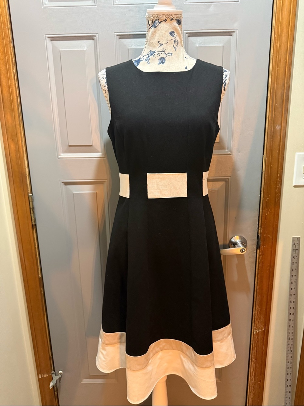 Calvin Klein Black Midi colorblock Dress with white and Cream Accents (4)